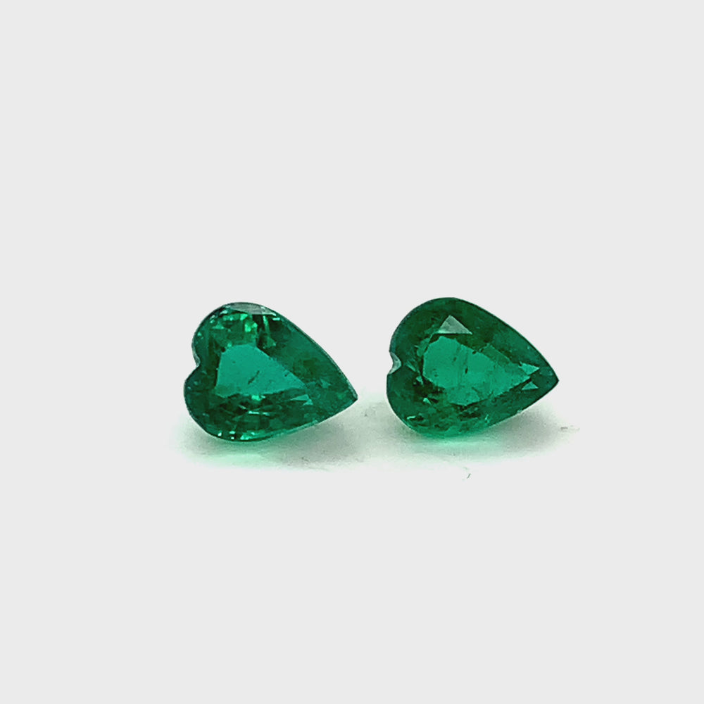 
                  
                    Load and play video in Gallery viewer, 8.70x7.00x0.00mm Heart-shaped Emerald (2 pc 3.31 ct)
                  
                