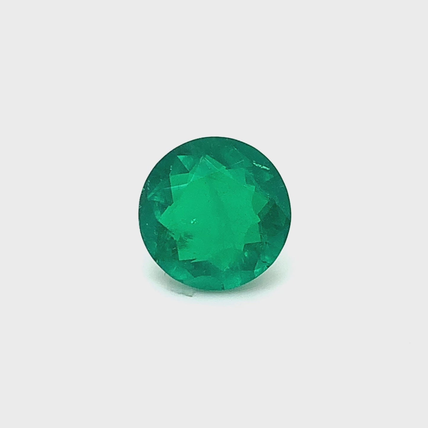 
                  
                    Load and play video in Gallery viewer, 12.26x12.30x5.87mm Round Emerald (1 pc 5.45 ct)
                  
                