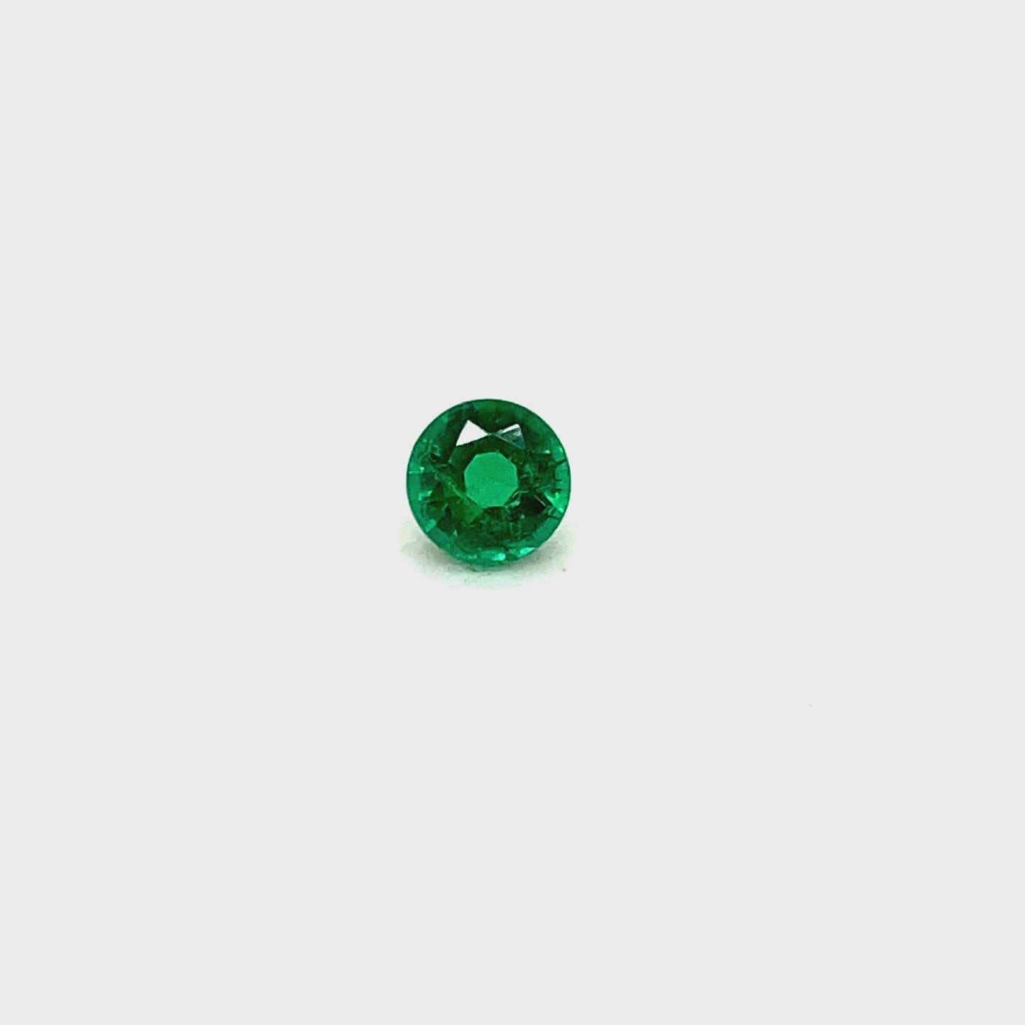 
                  
                    Load and play video in Gallery viewer, 5.01x5.03x3.57mm Round Emerald (1 pc 0.56 ct)
                  
                