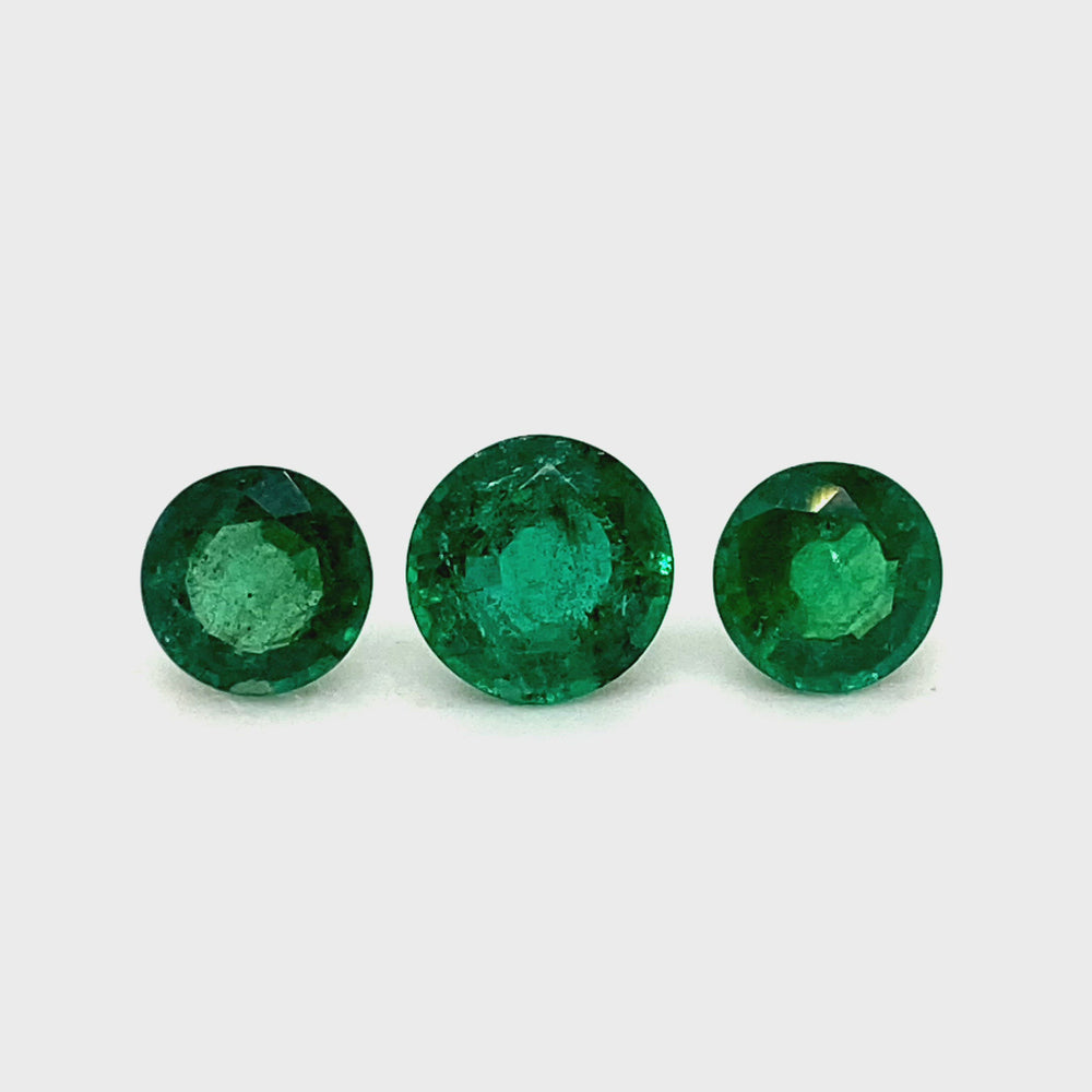 
                  
                    Load and play video in Gallery viewer, 7.50x0.00x0.00mm Round Emerald (3 pc 5.03 ct)
                  
                