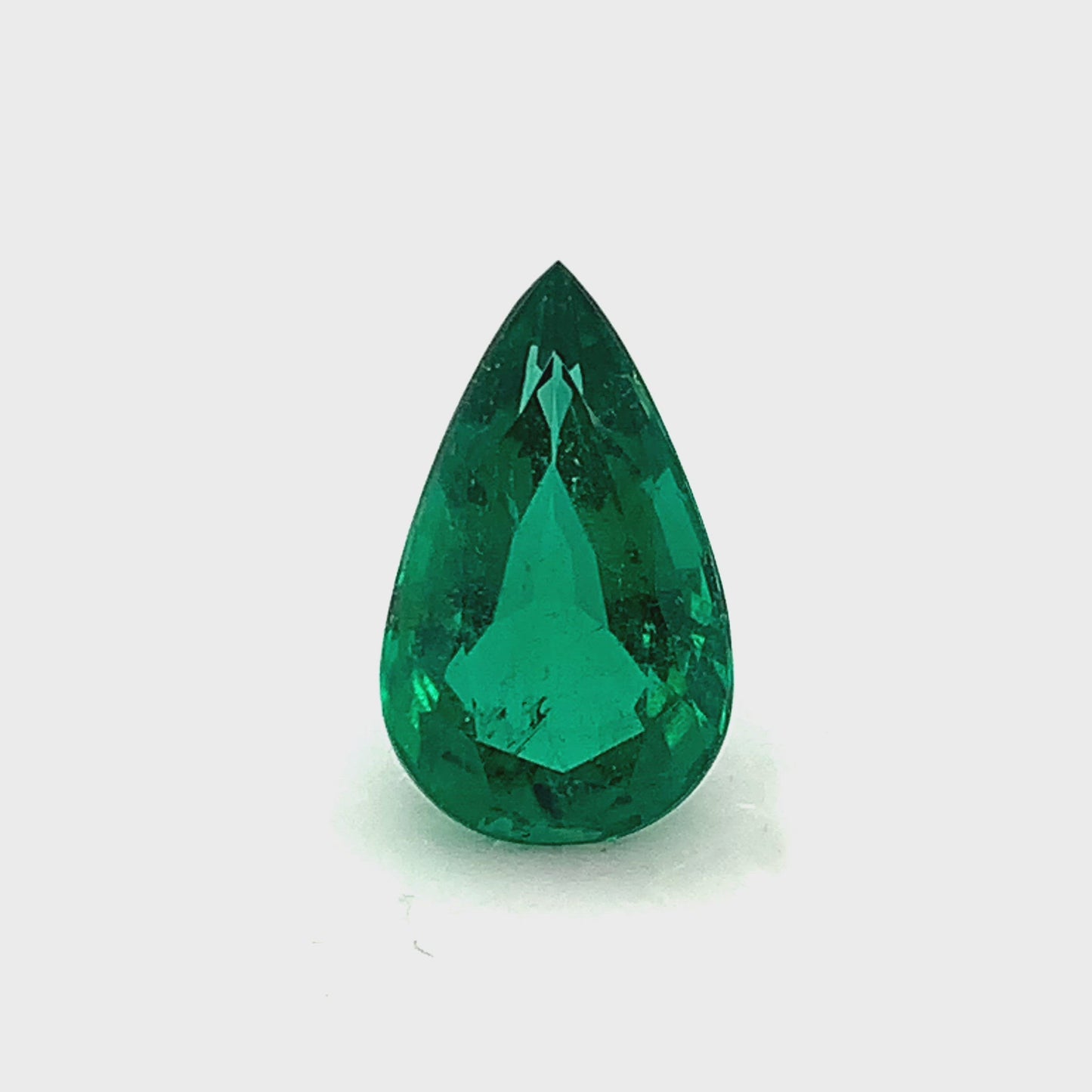 
                  
                    Load and play video in Gallery viewer, 17.69x10.77x7.31mm Pear-shaped Emerald (1 pc 7.19 ct)
                  
                