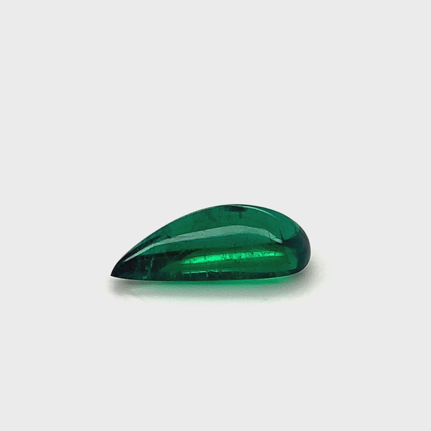 
                  
                    Load and play video in Gallery viewer, 18.39x8.32x6.55mm Cab Fancy Emerald (1 pc 6.05 ct)
                  
                