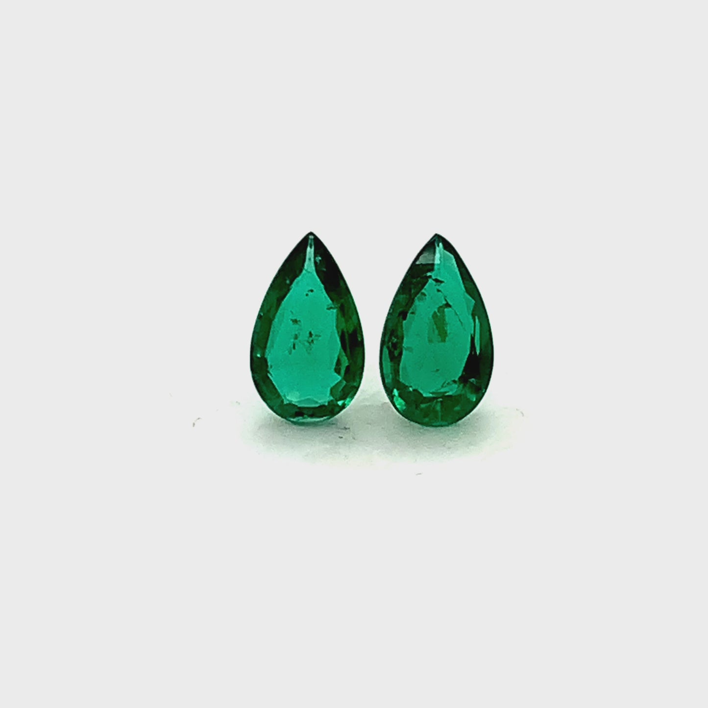 
                  
                    Load and play video in Gallery viewer, 9.70x5.70x0.00mm Pear-shaped Emerald (2 pc 2.11 ct)
                  
                