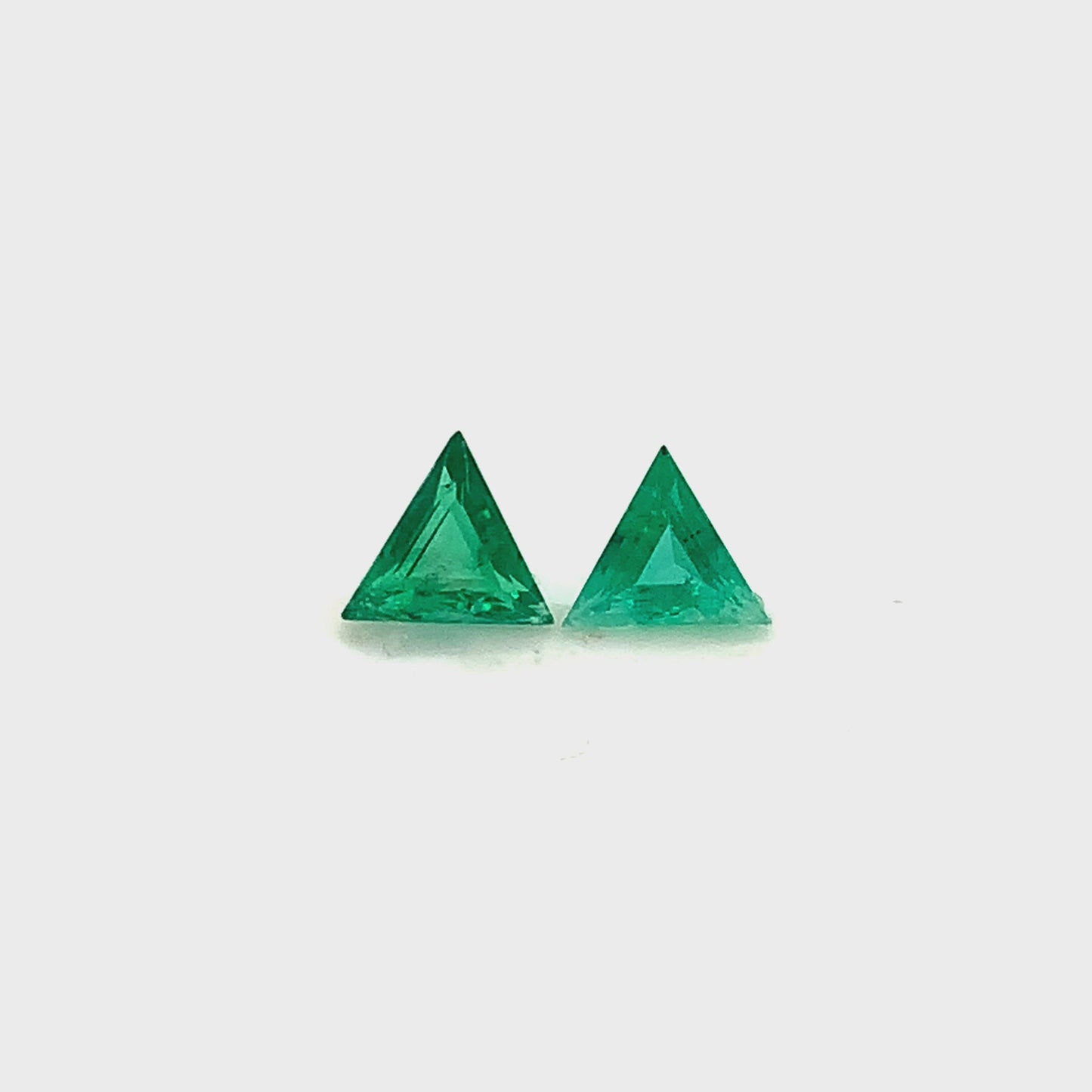 
                  
                    Load and play video in Gallery viewer, 5.90x5.70x0.00mm Trillion Emerald (2 pc 0.94 ct)
                  
                