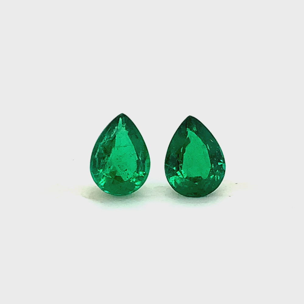 
                  
                    Load and play video in Gallery viewer, 10.99x8.23x5.04mm Pear-shaped Emerald Pair (2 pc 4.87 ct)
                  
                
