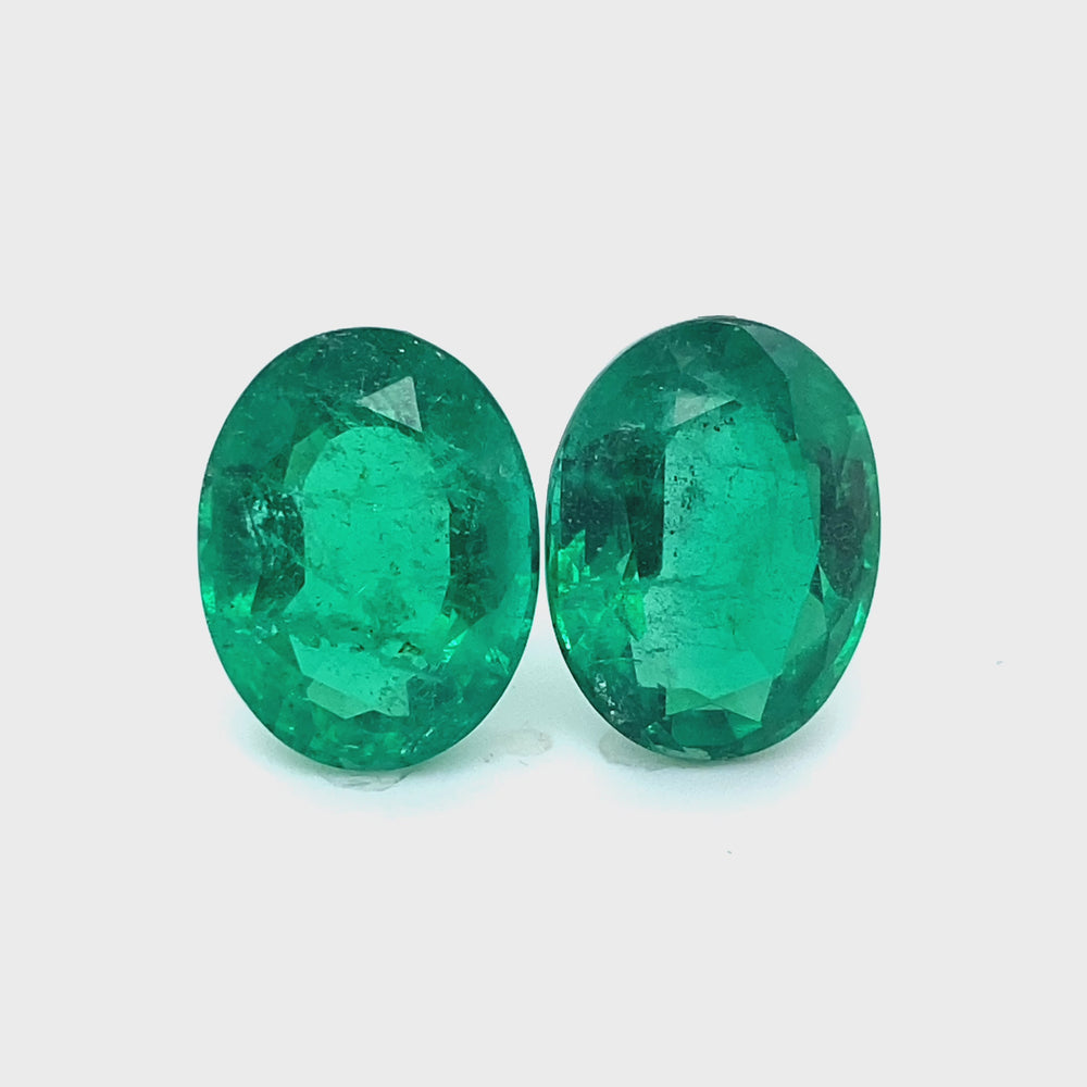 
                  
                    Load and play video in Gallery viewer, 17.02x13.10x8.22mm Oval Emerald Pair (2 pc 22.94 ct)
                  
                