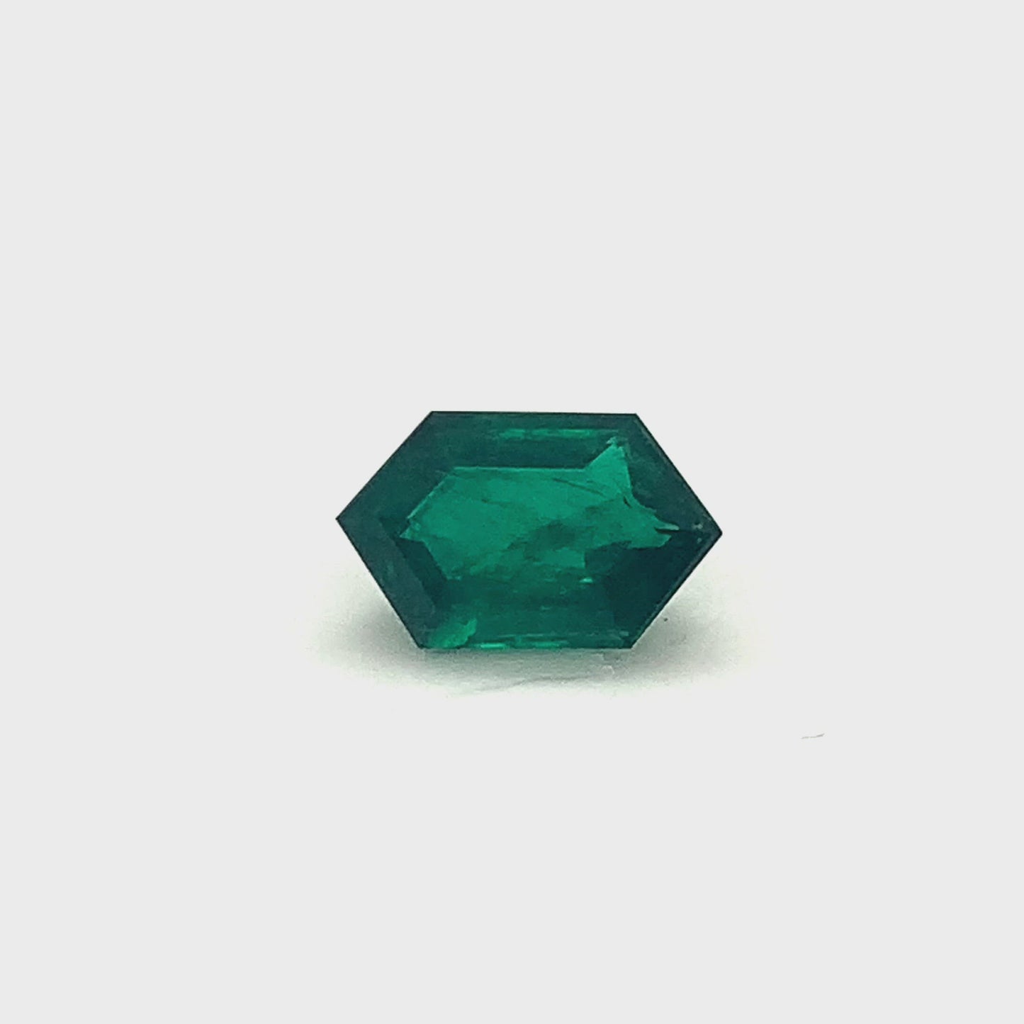 
                  
                    Load and play video in Gallery viewer, 12.26x7.50x0.00mm Hexagonal Emerald (1 pc 2.60 ct)
                  
                