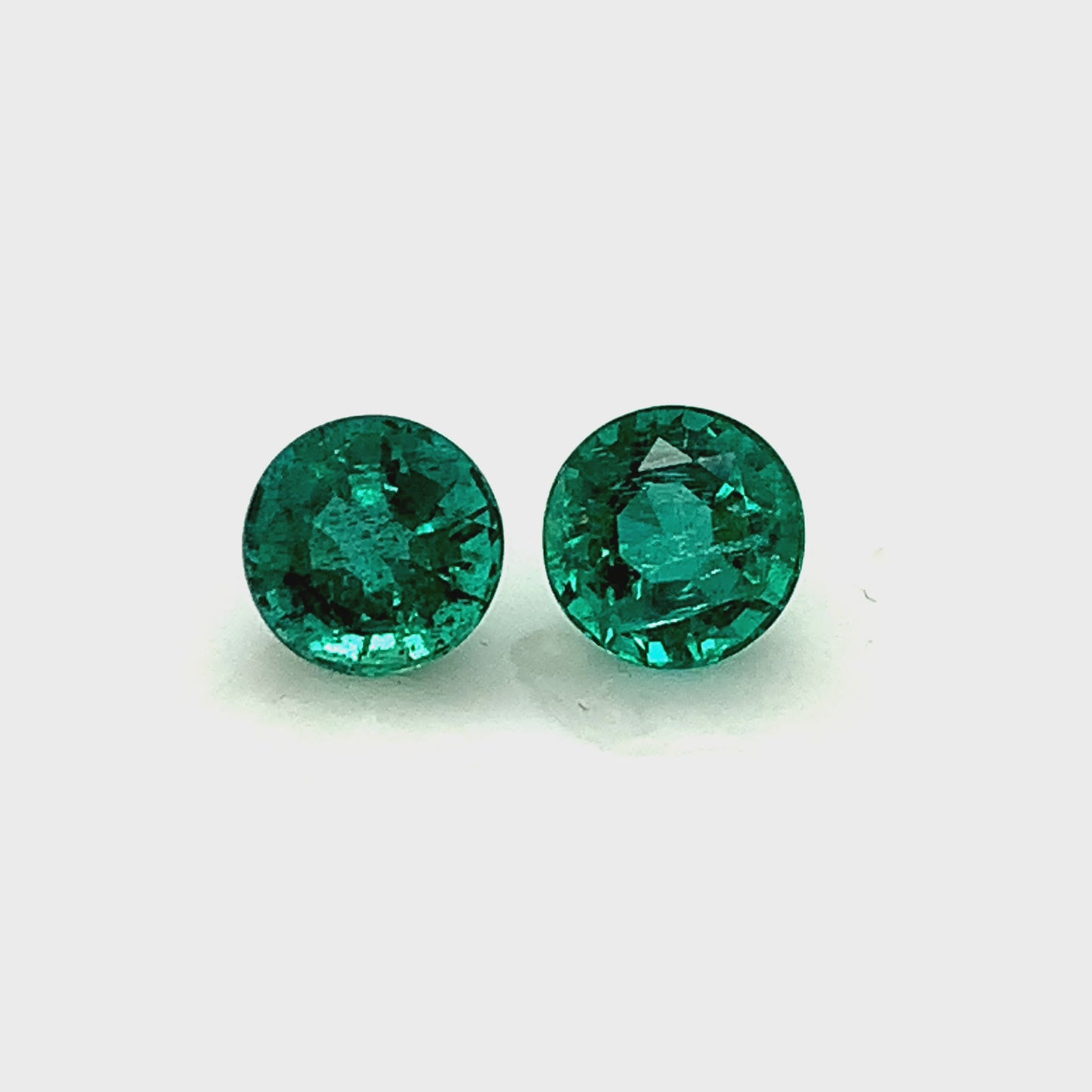 6.80x0.00x0.00mm Round Emerald (2 pc 2.71 ct)