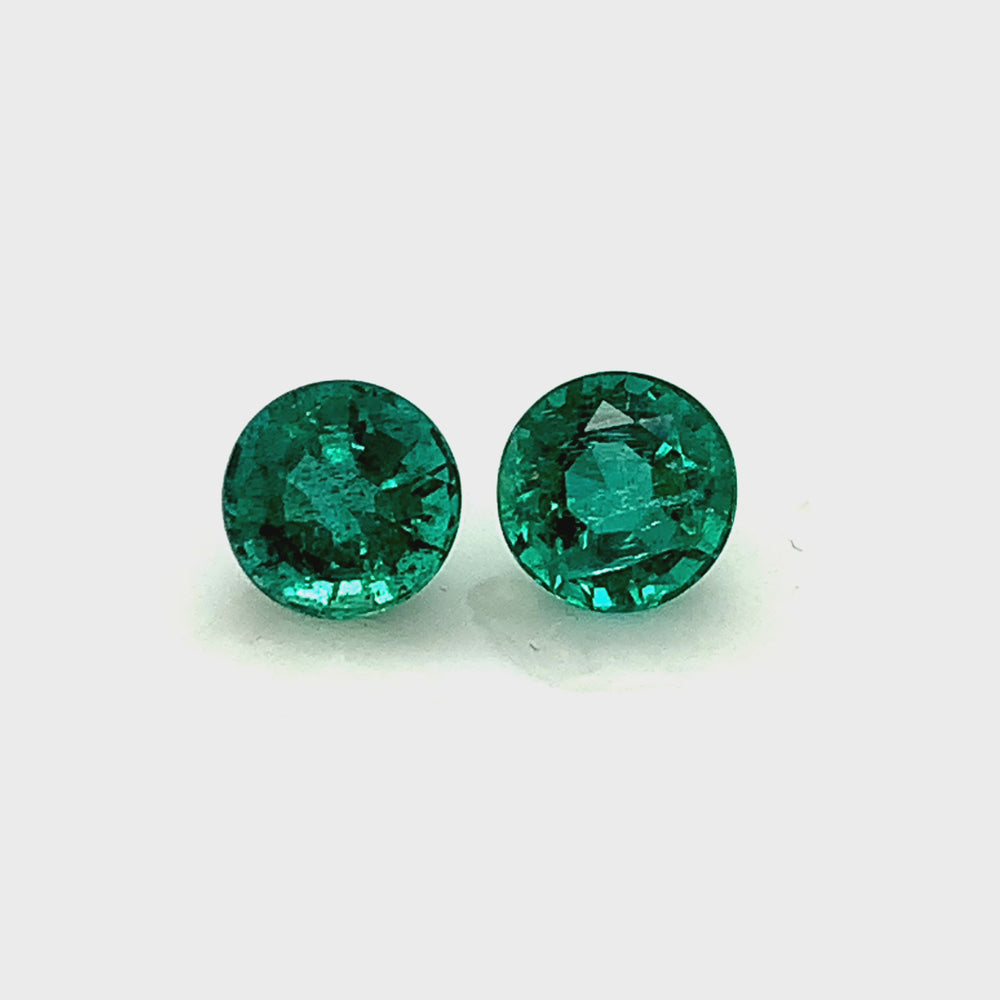 
                  
                    Load and play video in Gallery viewer, 6.80x0.00x0.00mm Round Emerald (2 pc 2.71 ct)
                  
                