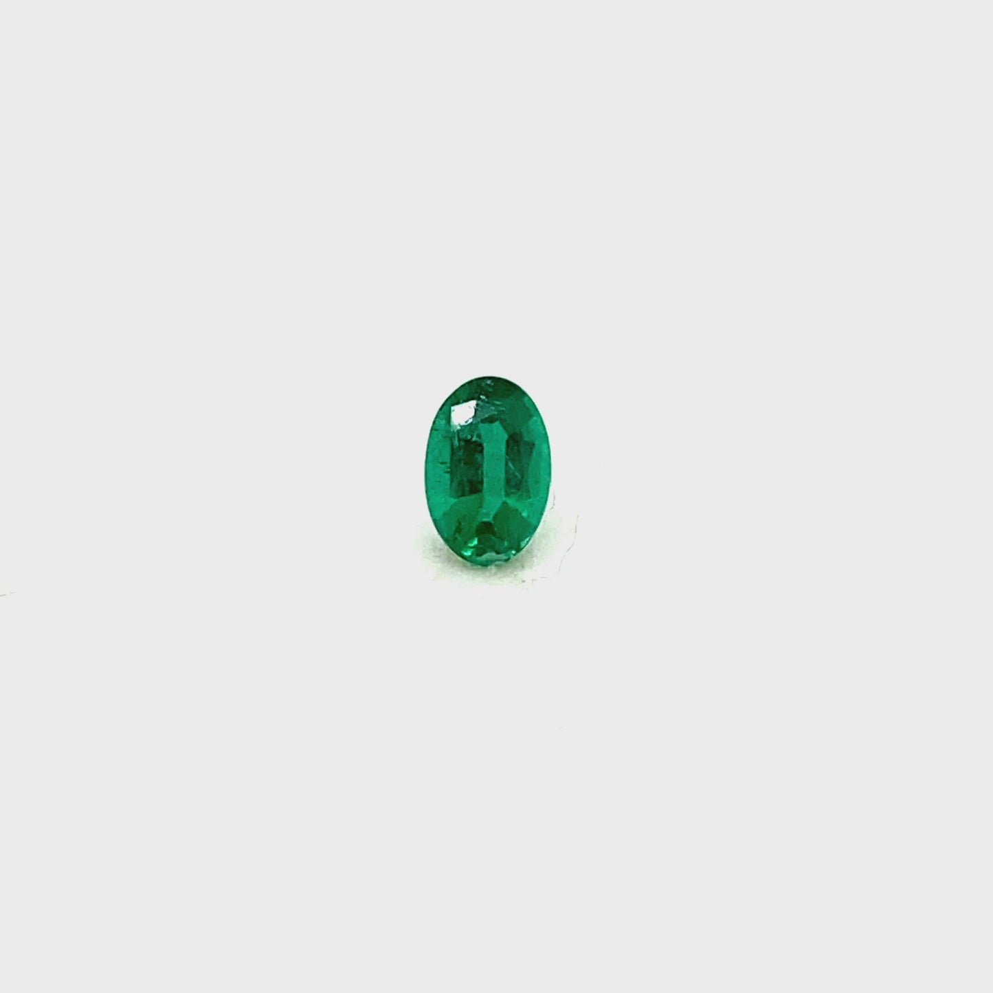 
                  
                    Load and play video in Gallery viewer, 5.81x3.95x2.97mm Oval Emerald (1 pc 0.42 ct)
                  
                