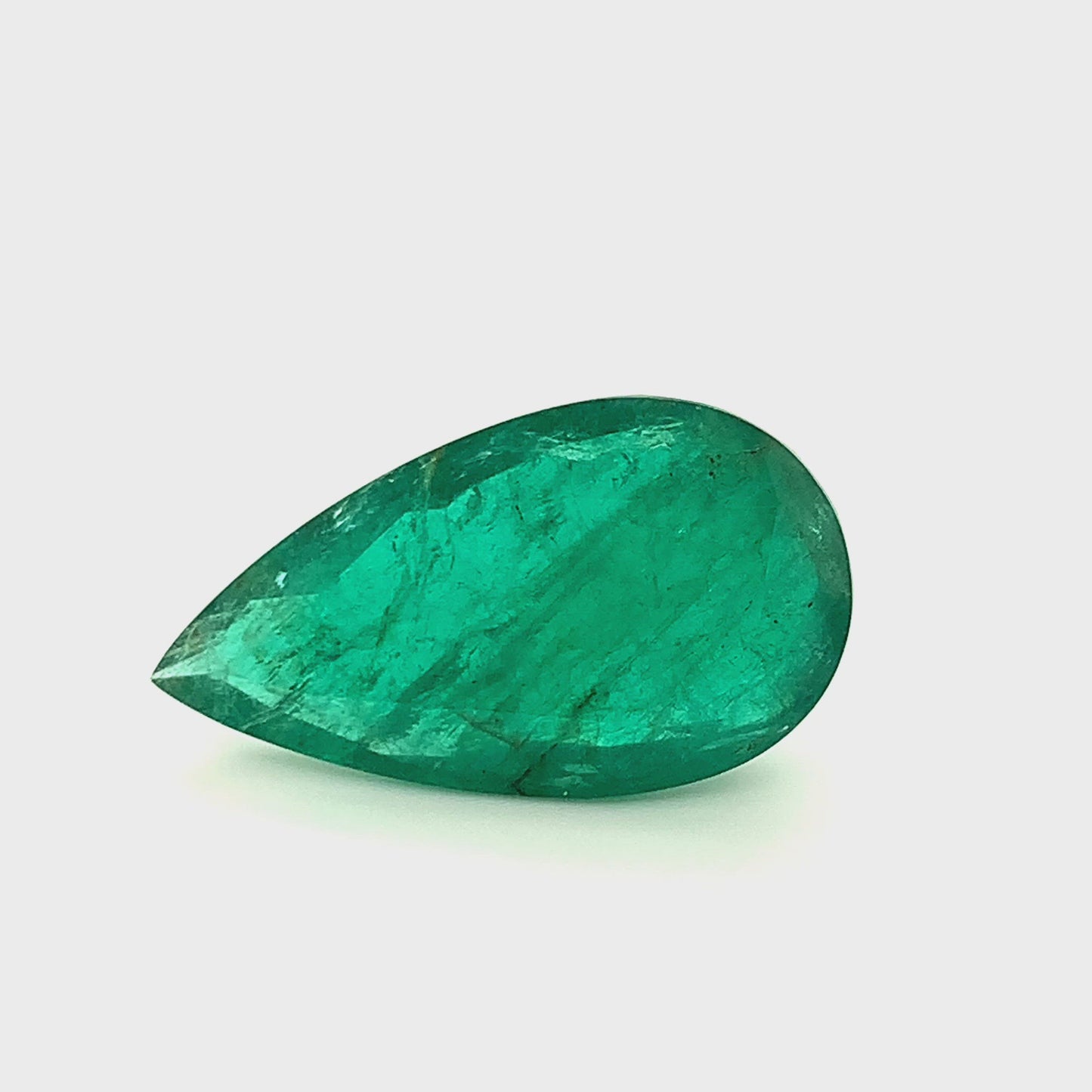 
                  
                    Load and play video in Gallery viewer, 40.60x22.60x0.00mm Pear-shaped Emerald (1 pc 62.49 ct)
                  
                