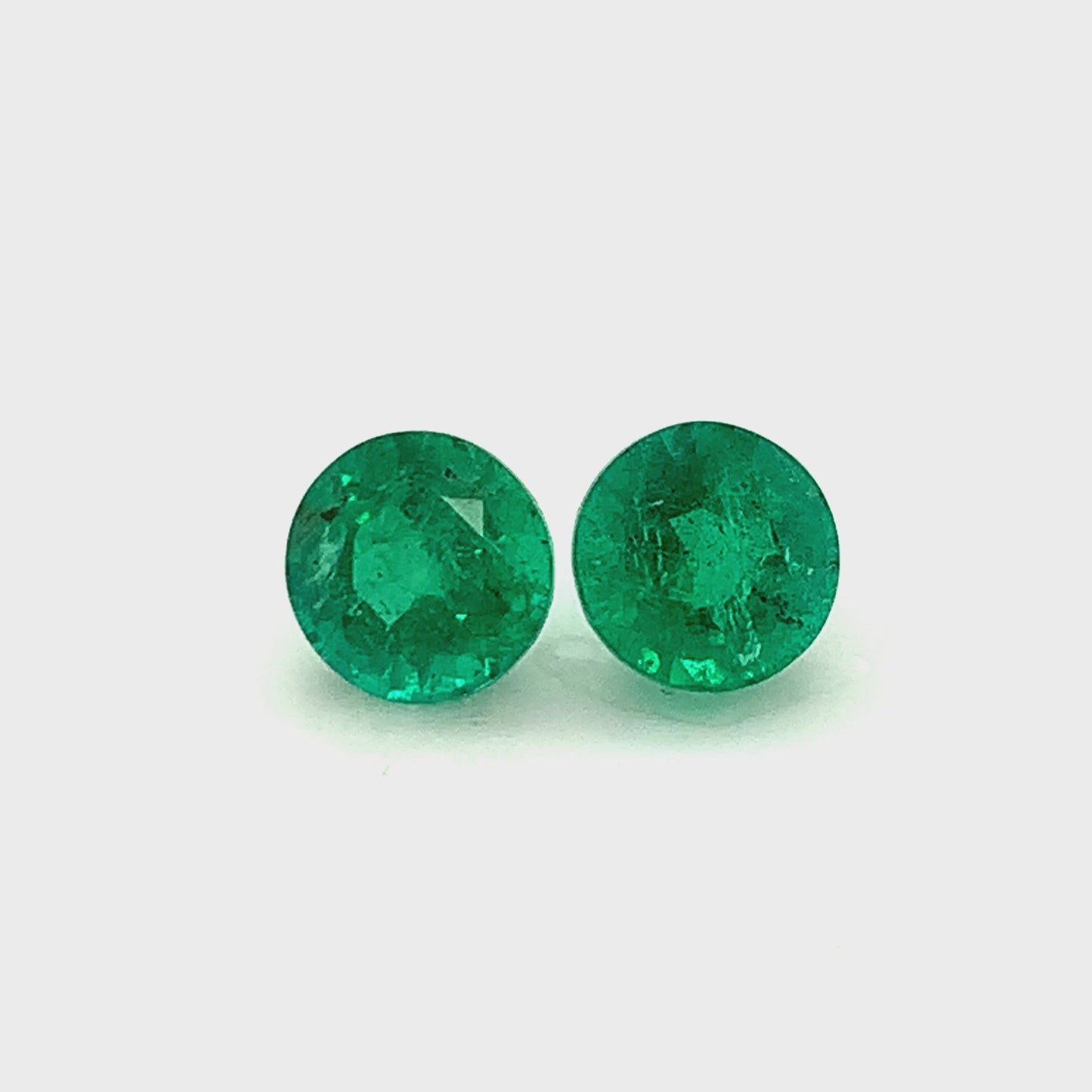 7.00x0.00x0.00mm Round Emerald (2 pc 2.70 ct)