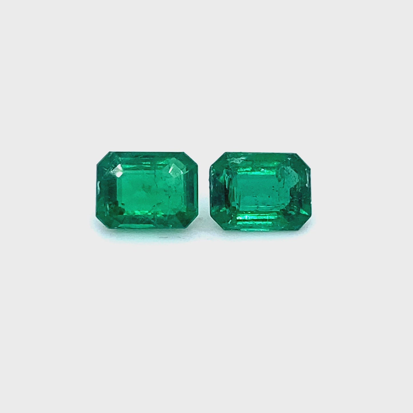
                  
                    Load and play video in Gallery viewer, 7.74x5.88x3.62mm Octagon Emerald Pair (2 pc 2.52 ct)
                  
                