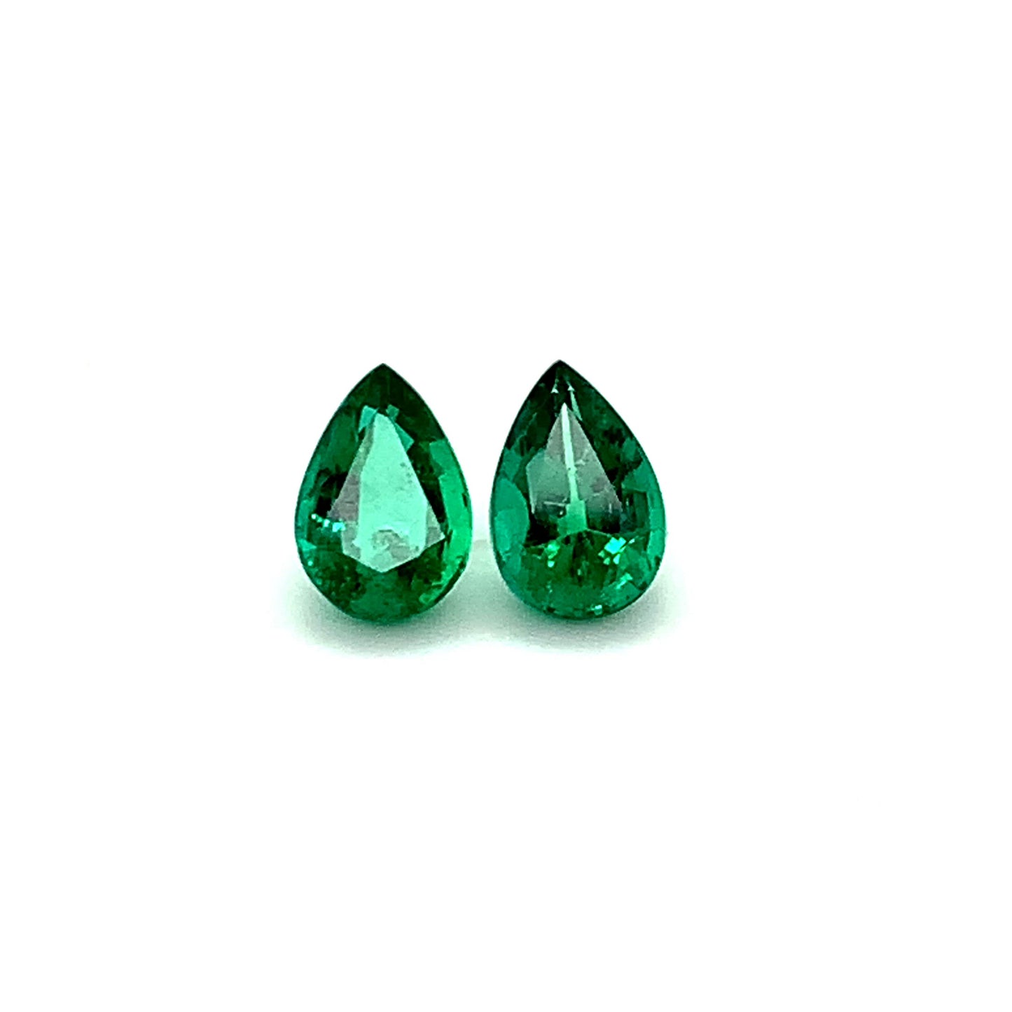 
                  
                    Load and play video in Gallery viewer, 10.30x7.00x5.30mm Pear-shaped Emerald (1 pc 1.93 ct)
                  
                