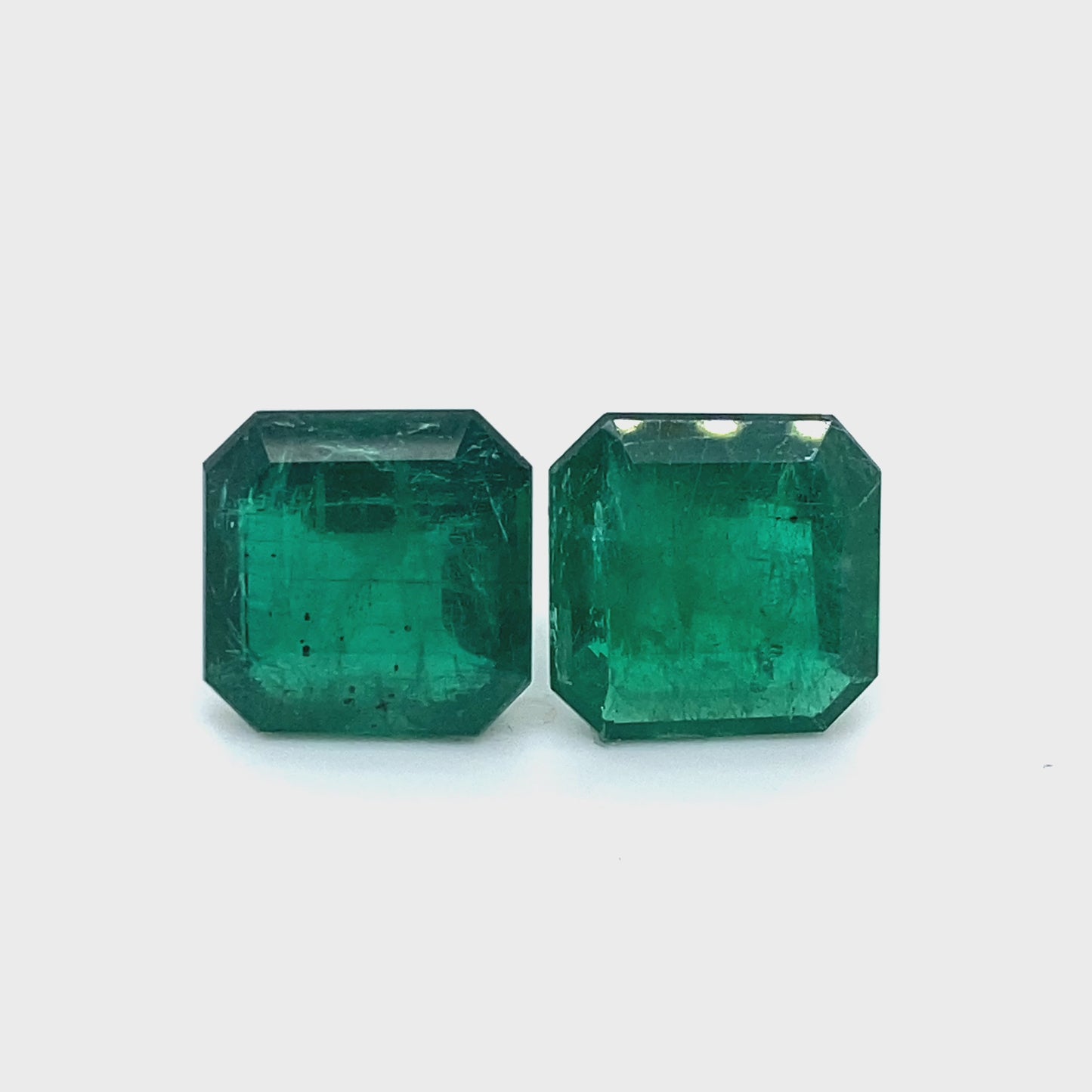 
                  
                    Load and play video in Gallery viewer, 12.93x12.85x0.00mm Octagon Emerald (2 pc 16.16 ct)
                  
                