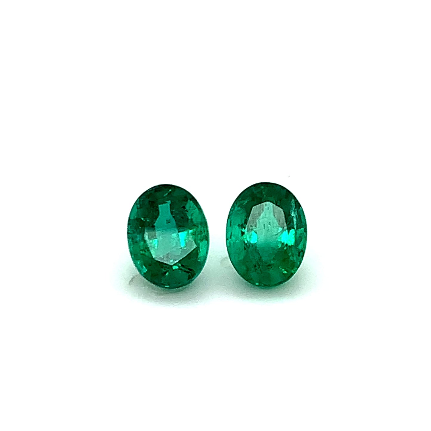 
                  
                    Load and play video in Gallery viewer, 9.59x7.38x5.25mm Oval Emerald Pair (2 pc 4.64 ct)
                  
                