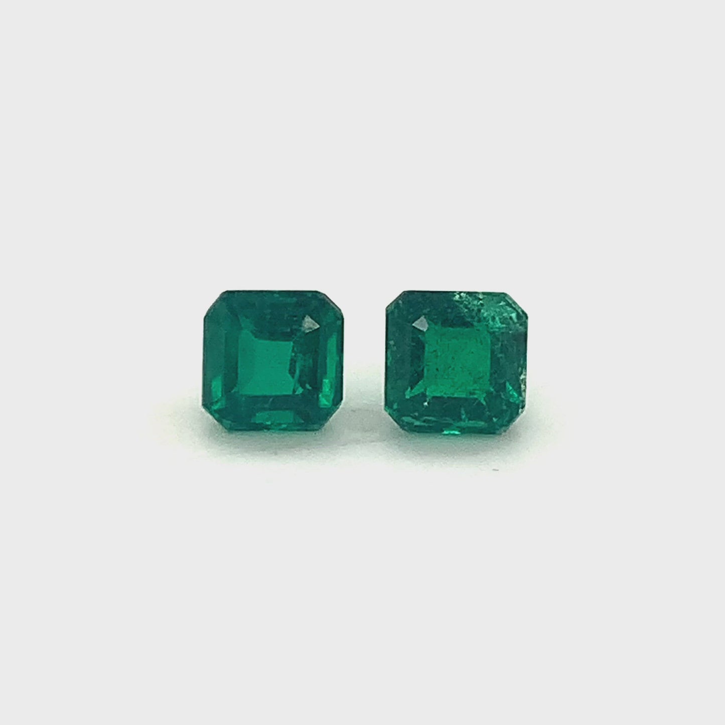 
                  
                    Load and play video in Gallery viewer, Octagon Emerald (2 pc 2.73 ct)
                  
                