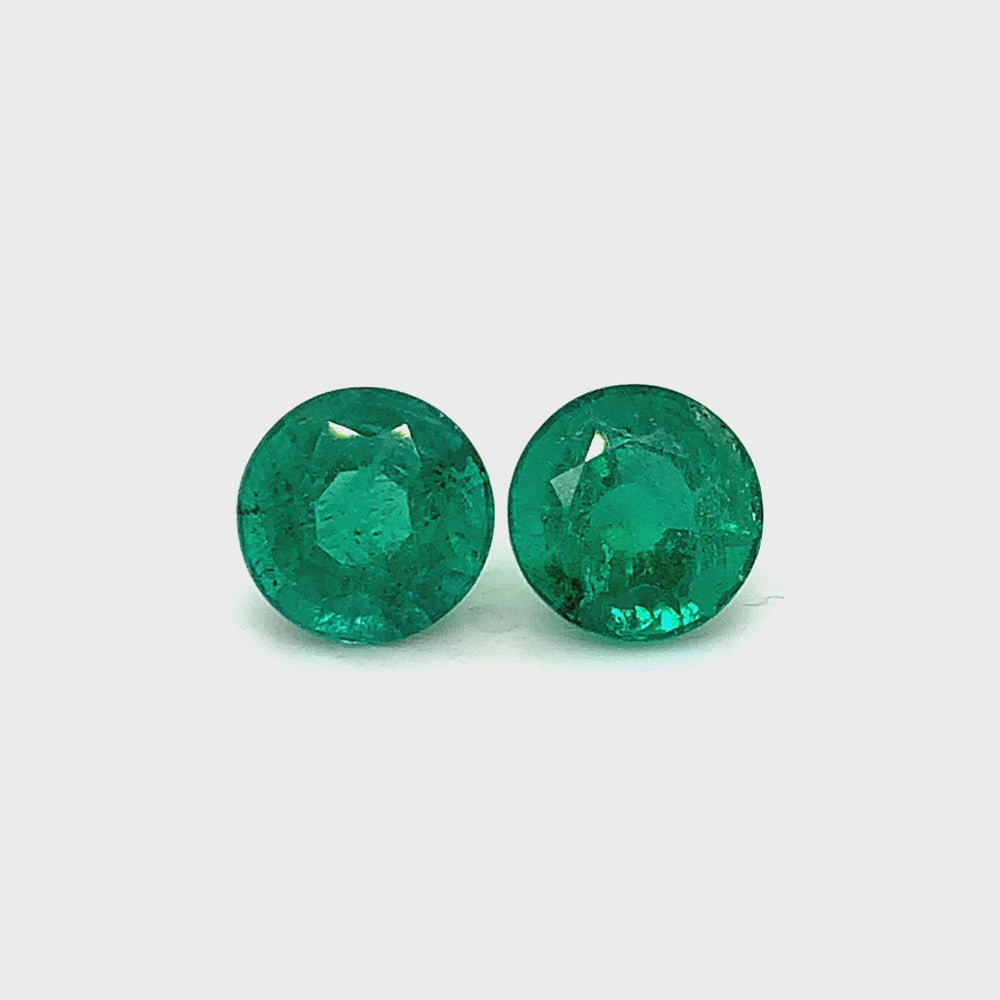 
                  
                    Load and play video in Gallery viewer, 9.50x0.00x0.00mm Round Emerald (2 pc 6.68 ct)
                  
                
