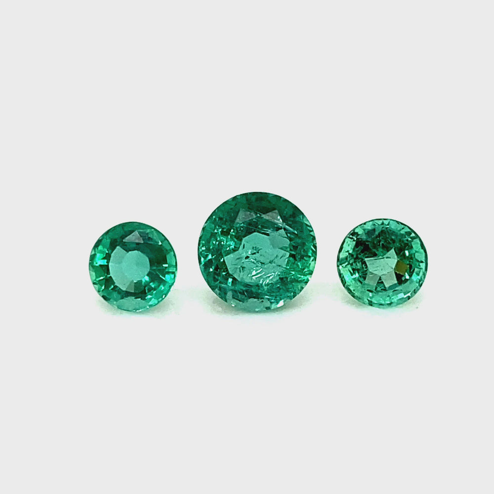 
                  
                    Load and play video in Gallery viewer, 6.40x0.00x0.00mm Round Emerald (3 pc 4.48 ct)
                  
                