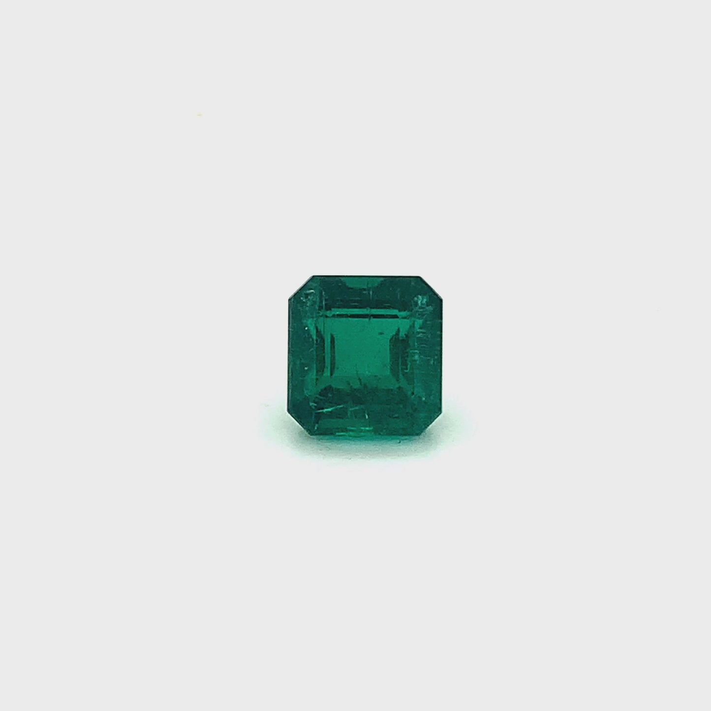 
                  
                    Load and play video in Gallery viewer, 10.52x10.08x7.61mm Octagon Emerald (1 pc 6.17 ct)
                  
                