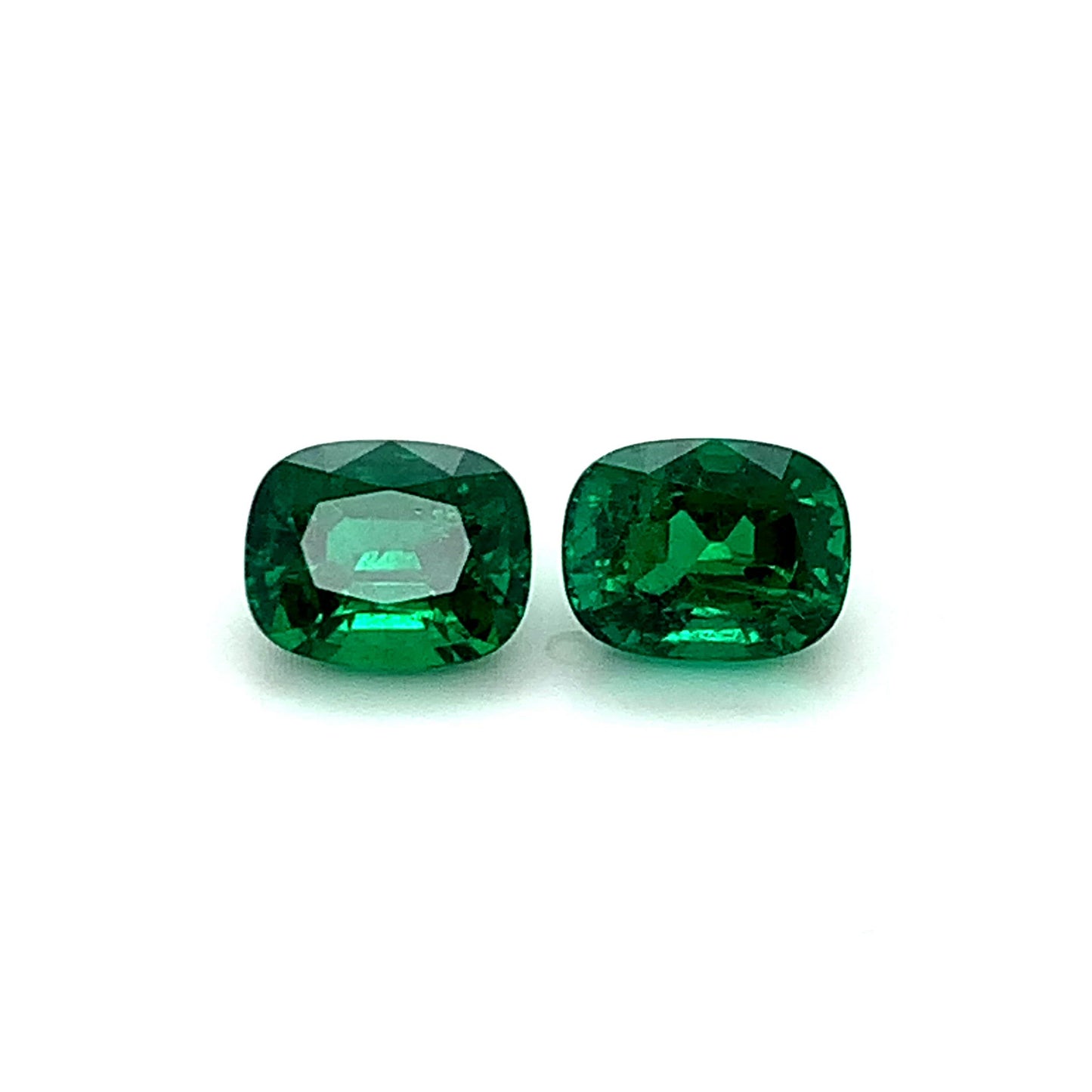 
                  
                    Load and play video in Gallery viewer, 10.48x8.41x6.93mm Cushion Emerald Pair (2 pc 8.00 ct)
                  
                